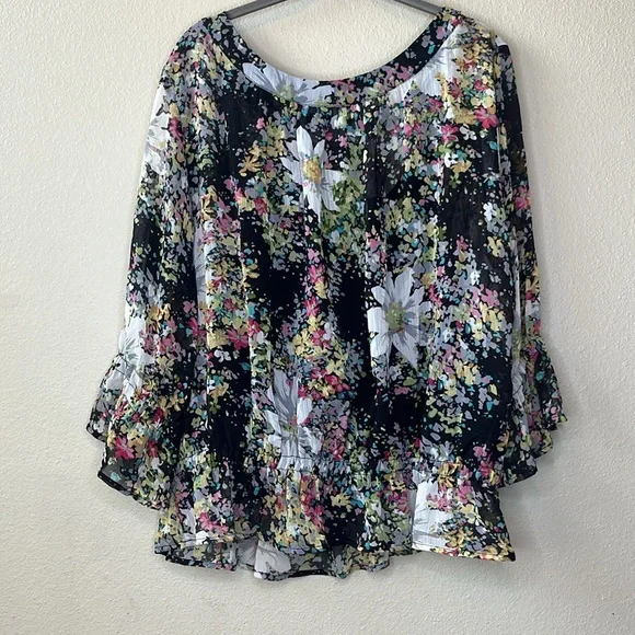 RQT Black and White Floral Ruffled Bell Sleeve‎ Blouse Size XL - Picture 6 of 7